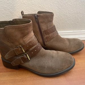 Clarks Boots Womens 8.5 Swanse Grove Brown Studded Buckle Strap Well Worn